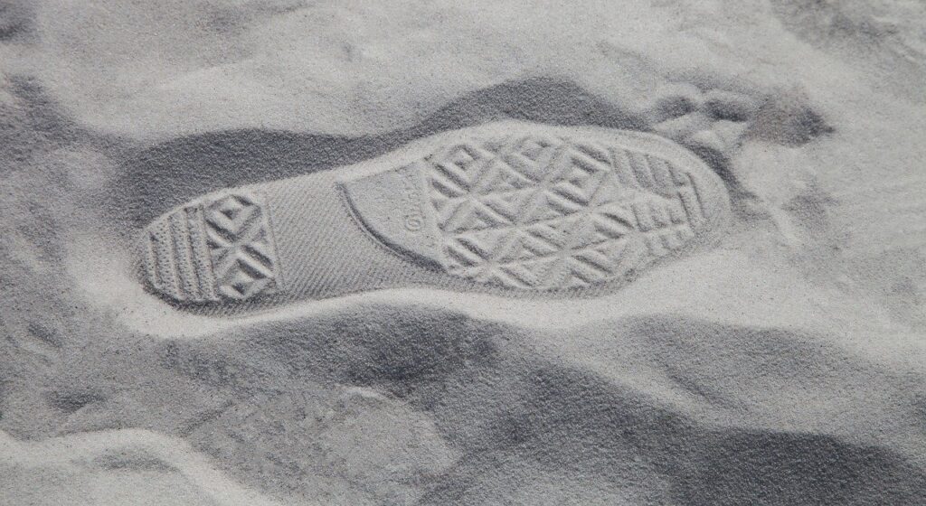 sand, footprint, foot step-2547351.jpg